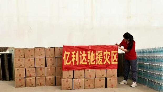 Yilida 48 сағат ішінде апаттан зардап шеккен миллиондаған аудандарға су өткізбейтін қаптаманы жеткізді